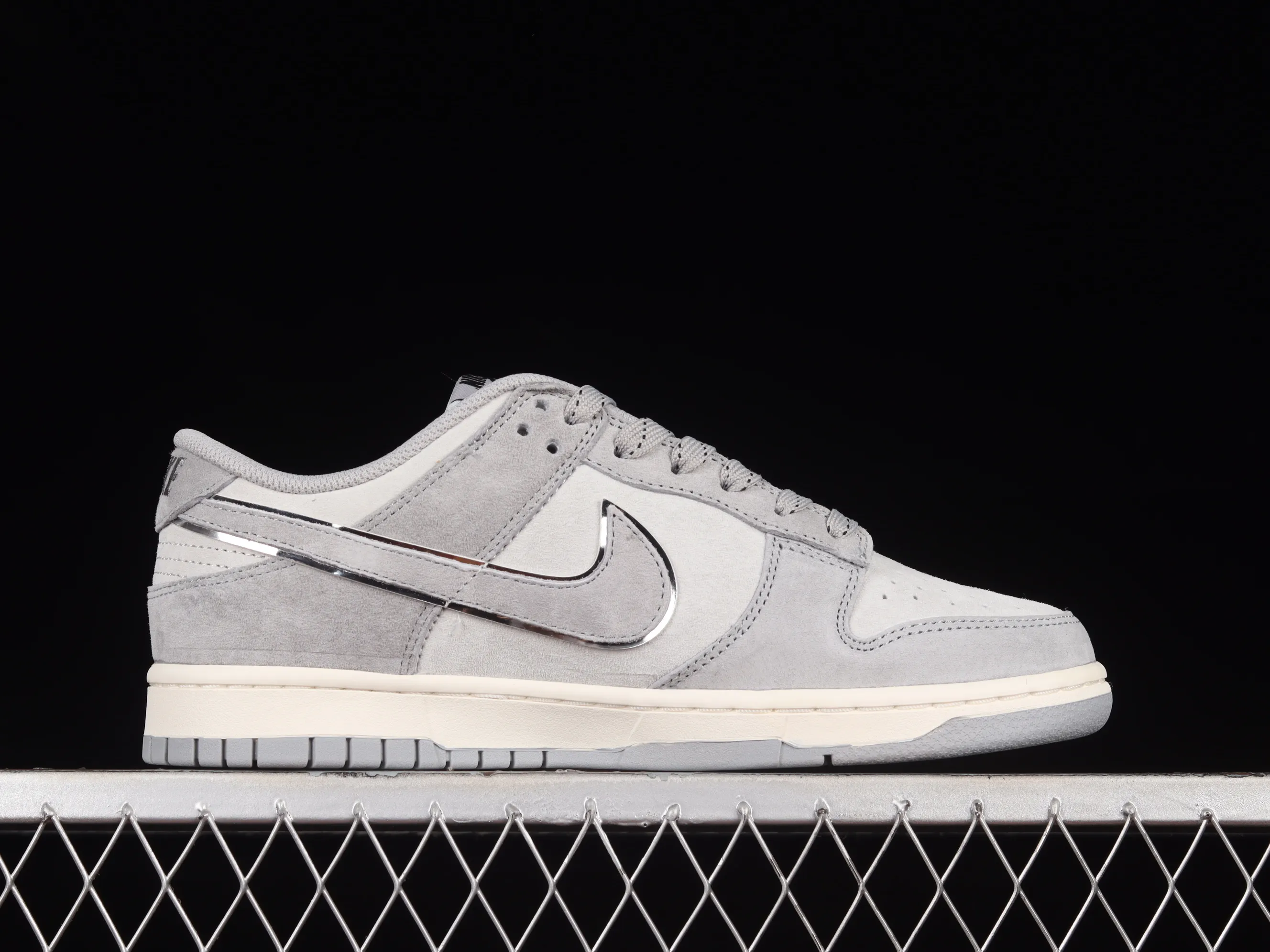 All Categories Nk SB Dunk Series Nk SB Dunk Low Low-top sneakers Otomo Katsuhiro x Nk SB Dunk Low "Steamboy OST" Creative customization collaboration Otomo Katsuhiro joint SB low-top sports casual sneakers DA5563-011